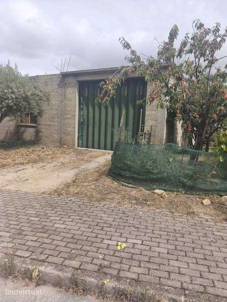 Vendo um terreno urbano com uma casa em construção - Grande imagem: 2/8