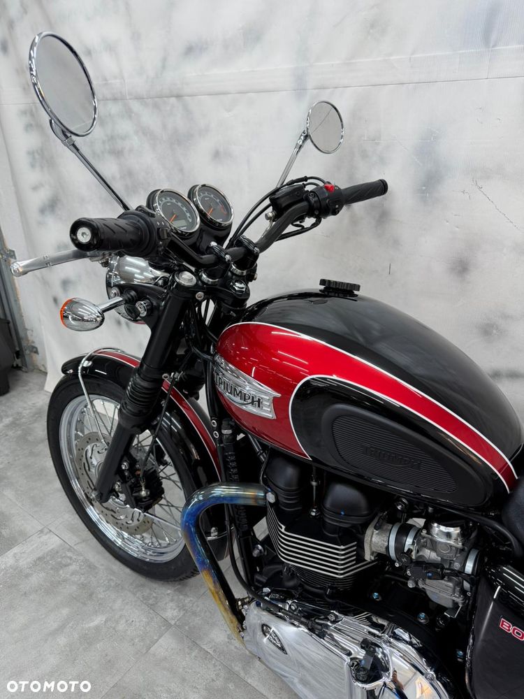 Triumph Bonneville - 6