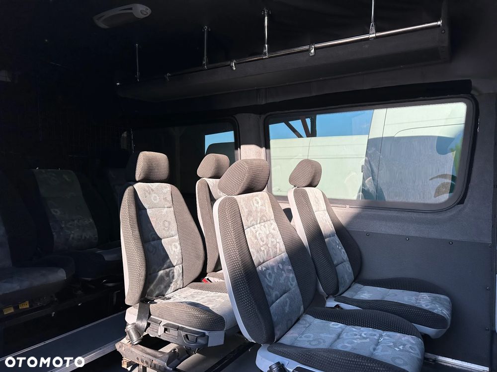 Mercedes-Benz Sprinter - 14