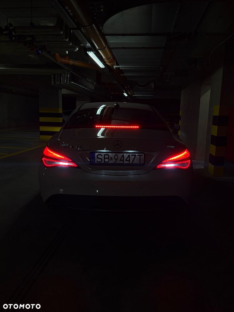 Mercedes-Benz CLA 180 7G-DCT Urban - 11