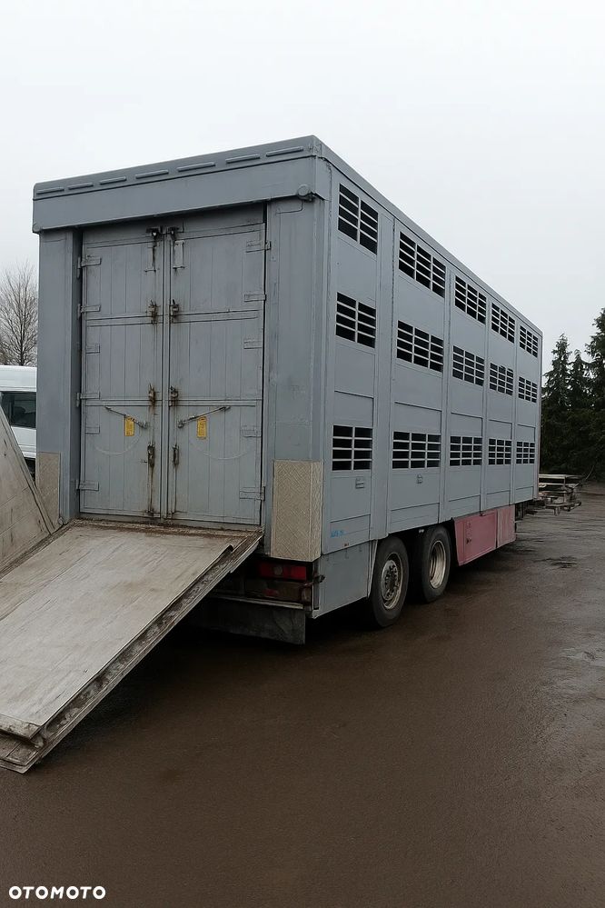 Przyczepa do przewozu zwierząt żywca 3 piętrowa MICHELETTO - 1