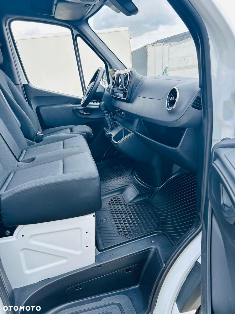 Mercedes-Benz Sprinter - 12