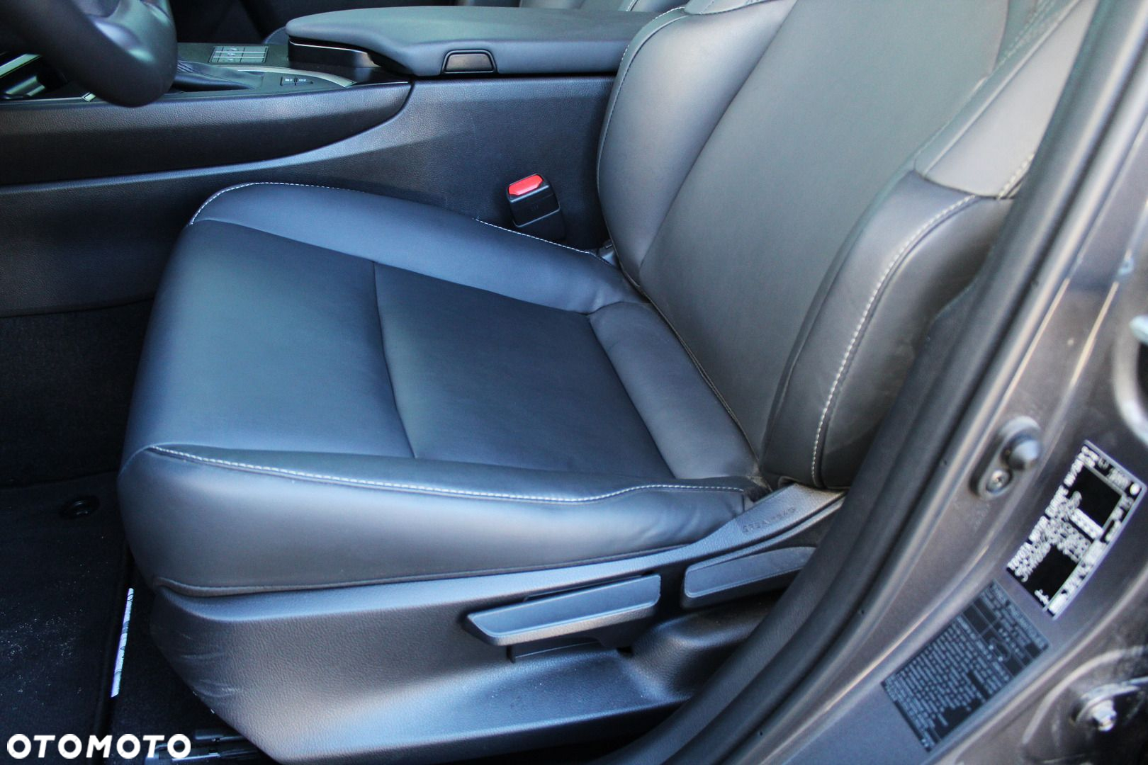 Lexus UX - 15