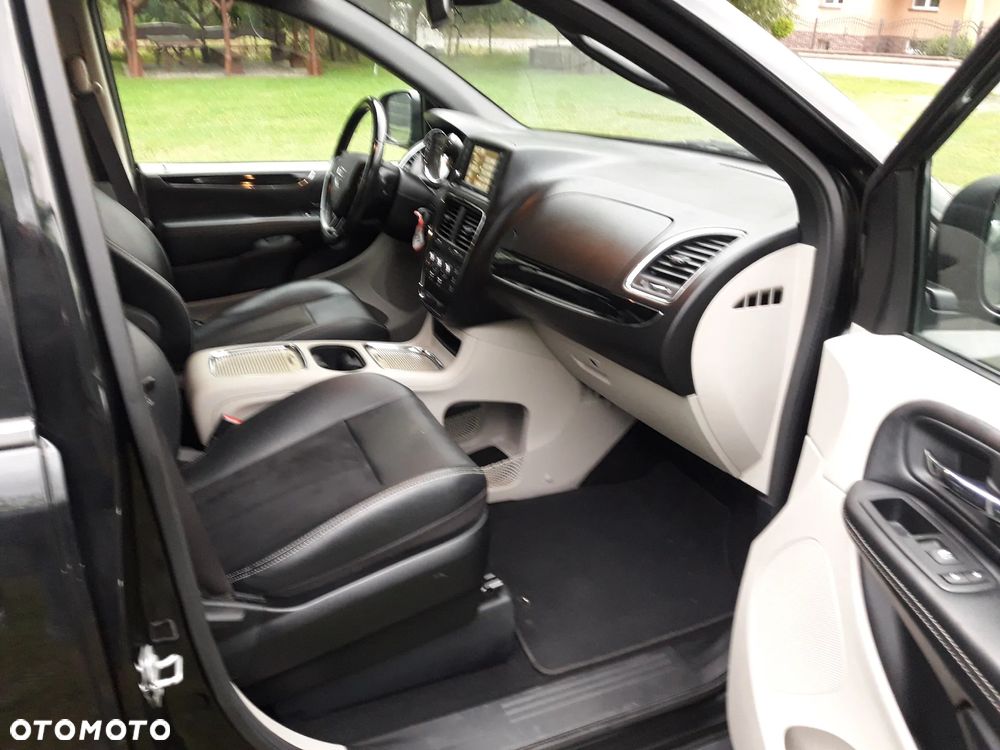 Dodge Grand Caravan - 14