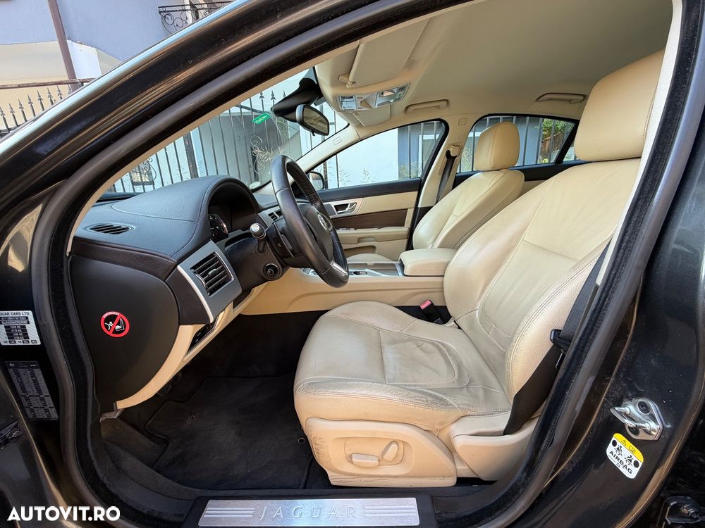 Jaguar XF 2.2D Premium Luxury - 16