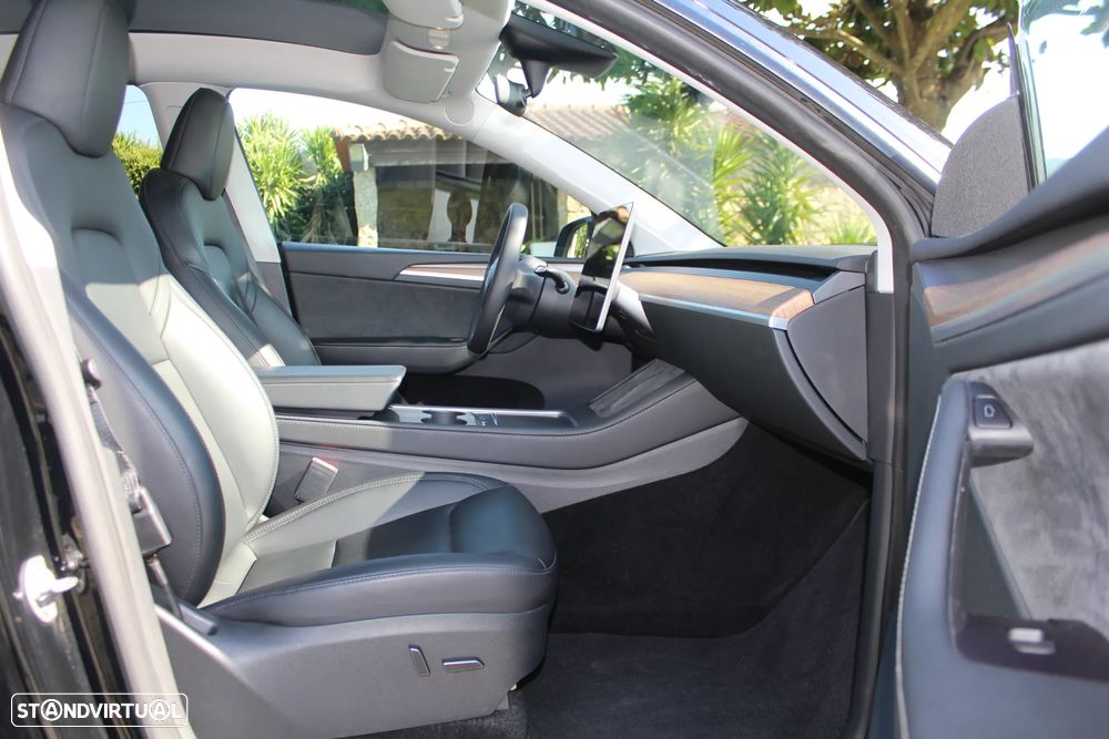 Tesla Model Y Performance Dual Motor AWD - 18