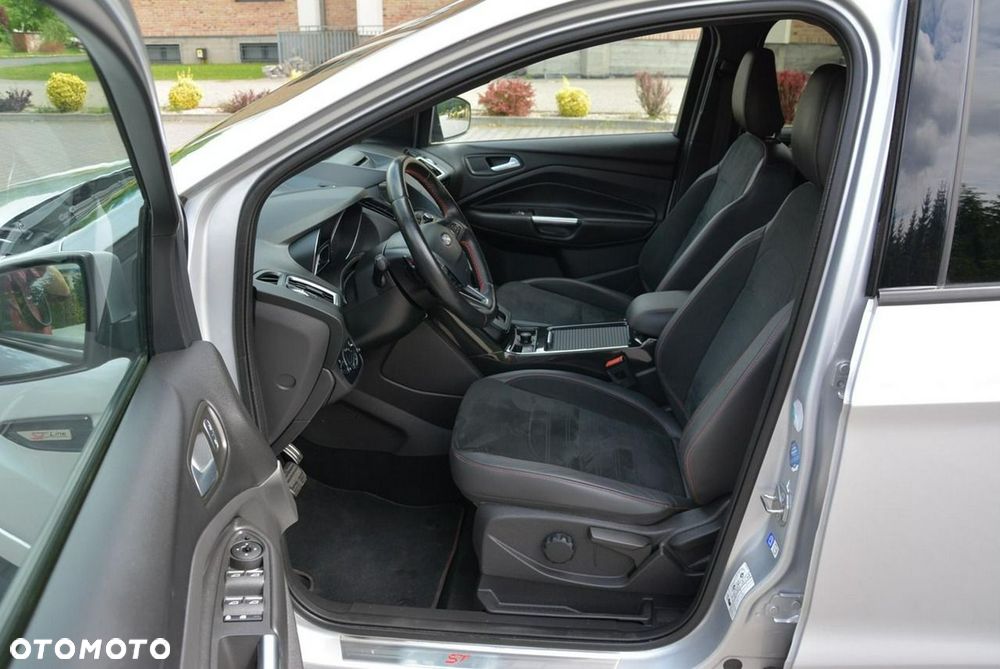 Ford Kuga 2.0 TDCi 4x4 ST-Line - 19
