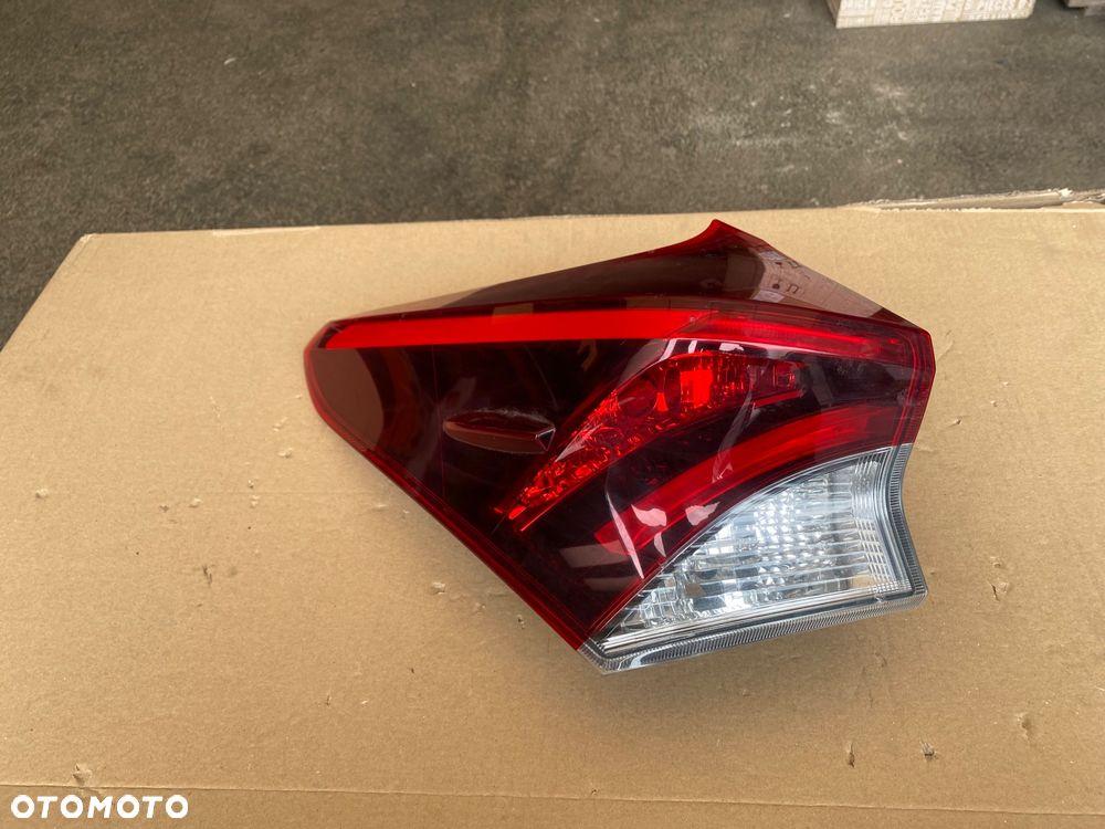 TOYOTA AURIS 2 II LIFT KOMBI LAMPA TYLNA LEWA  EUROPA LEWY TYŁ W BŁOTNIK  Europa W-wa - 4