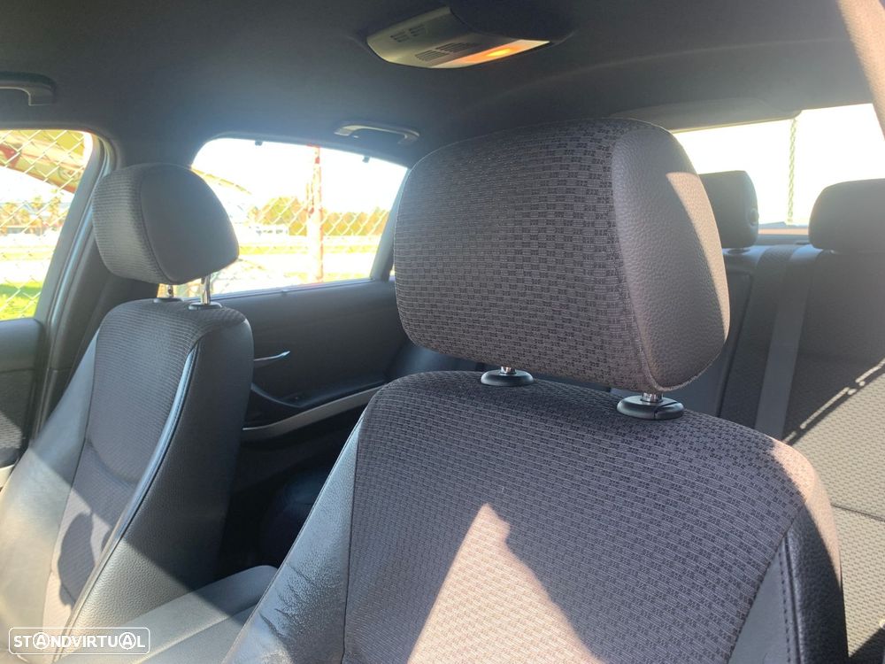 BMW 318 d Pack M - 11