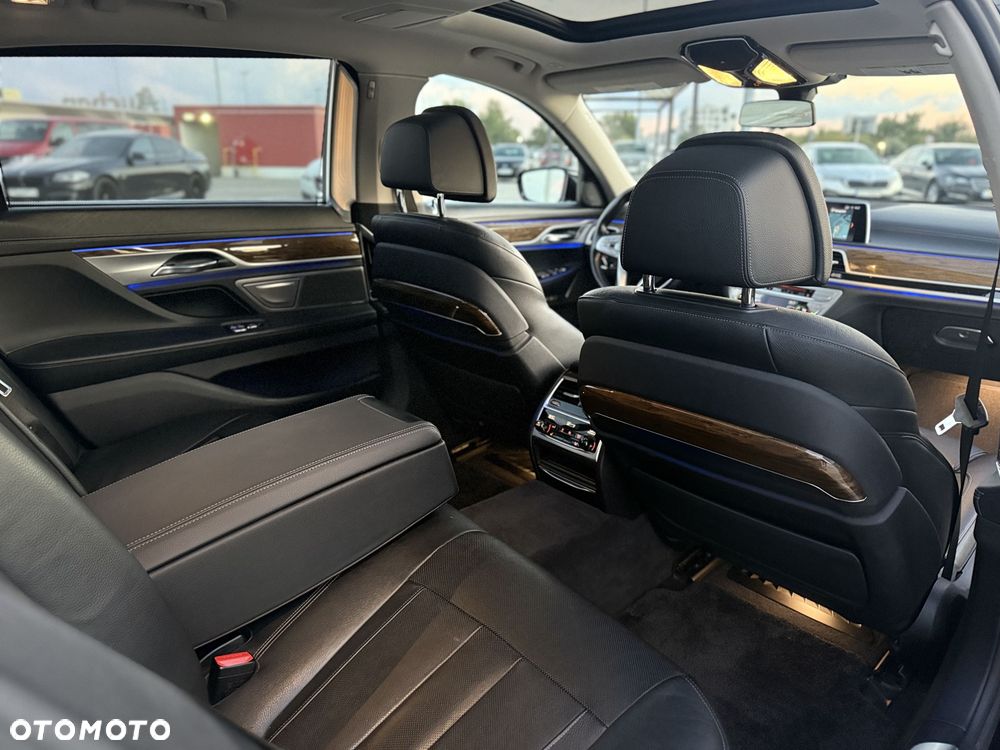 BMW Seria 7 740Li xDrive - 35