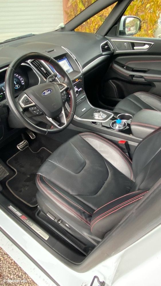 Ford S-Max - 13