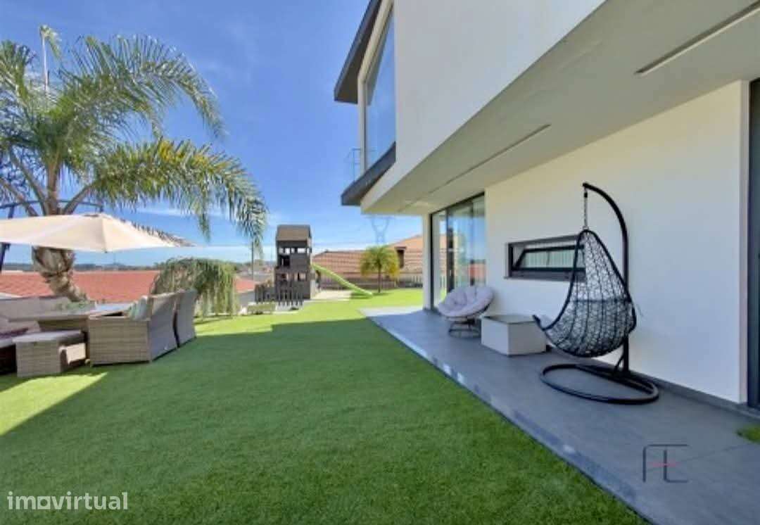 Comprar Moradia T4 4Frentes Mobilada/Piscina Gandra - Grande imagem: 3/12
