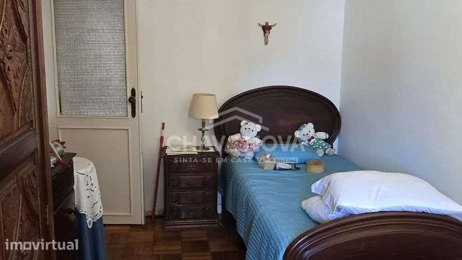 T2 com Duas Frentes, Varandas e Anexo | Rua da Alegria | Porto - Grande imagem: 5/8