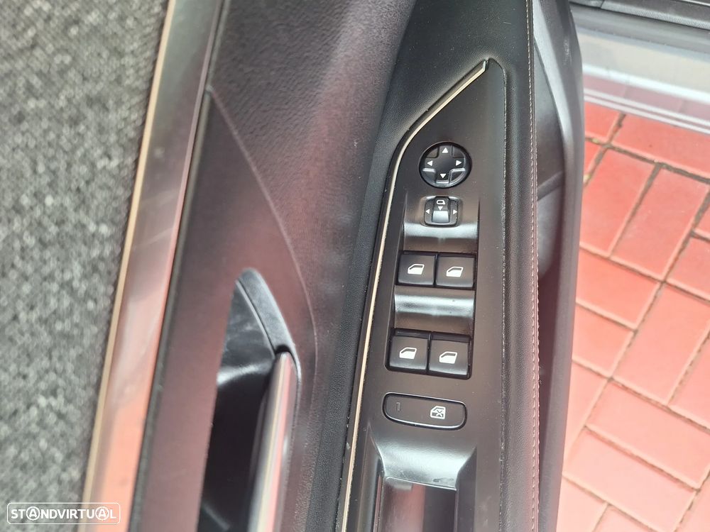 Peugeot 3008 1.5 BlueHDi Allure EAT8 - 16