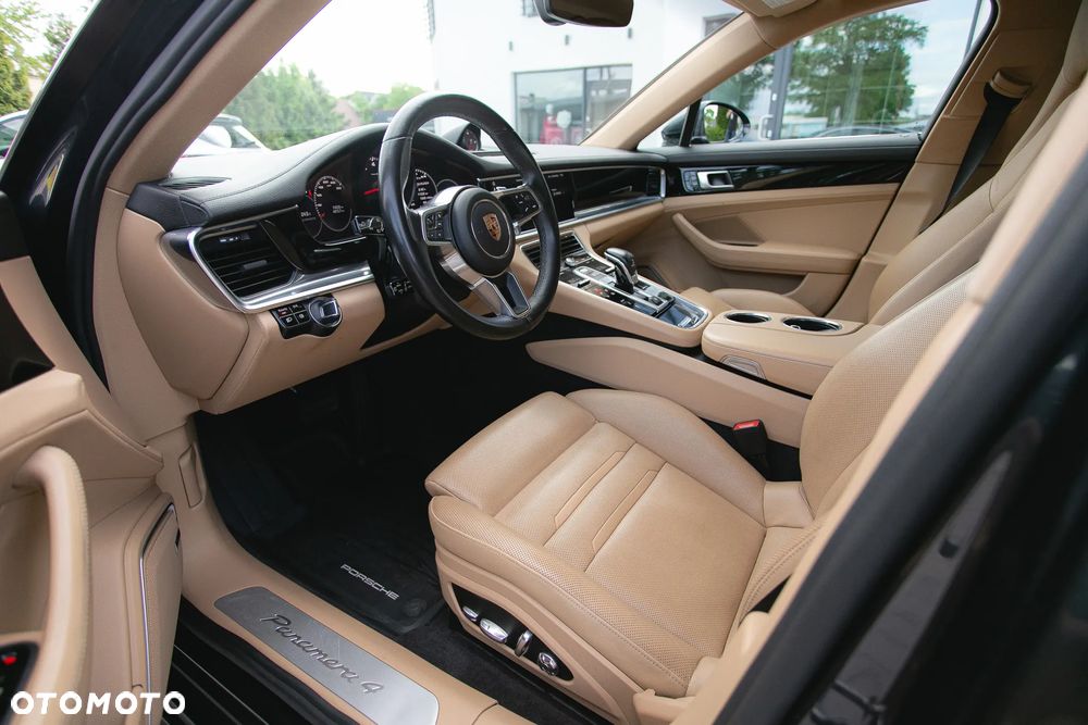 Porsche Panamera 4 - 10