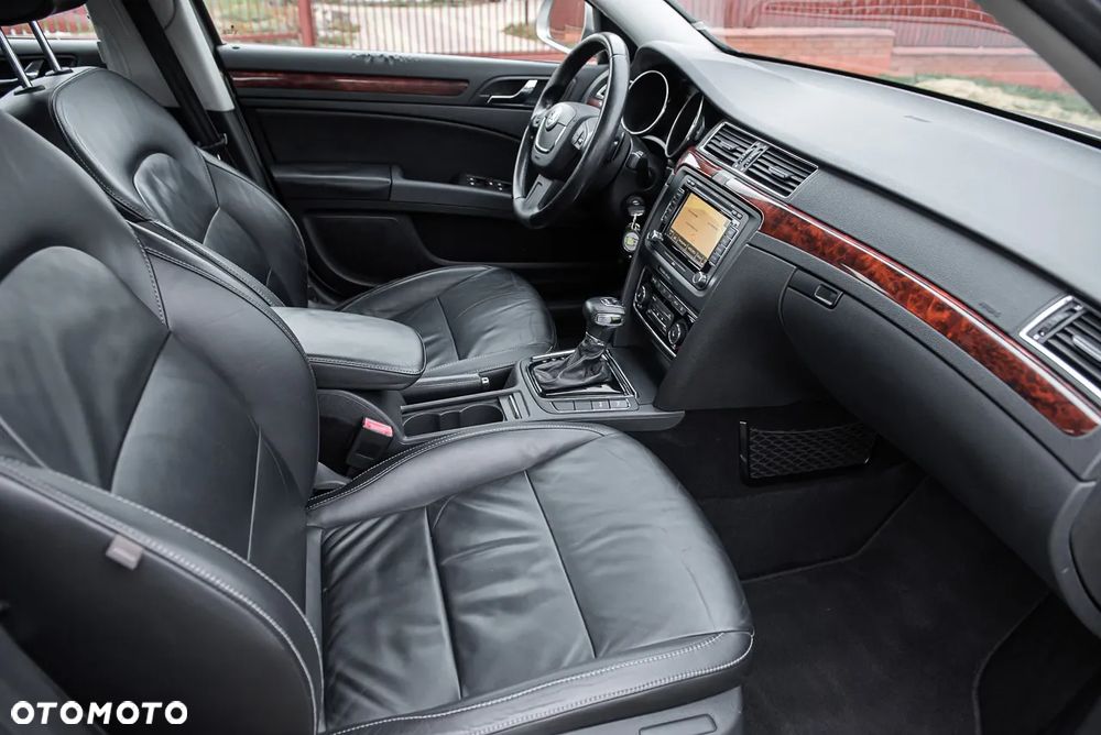 Skoda Superb 2.0 TDI DSG Elegance - 32