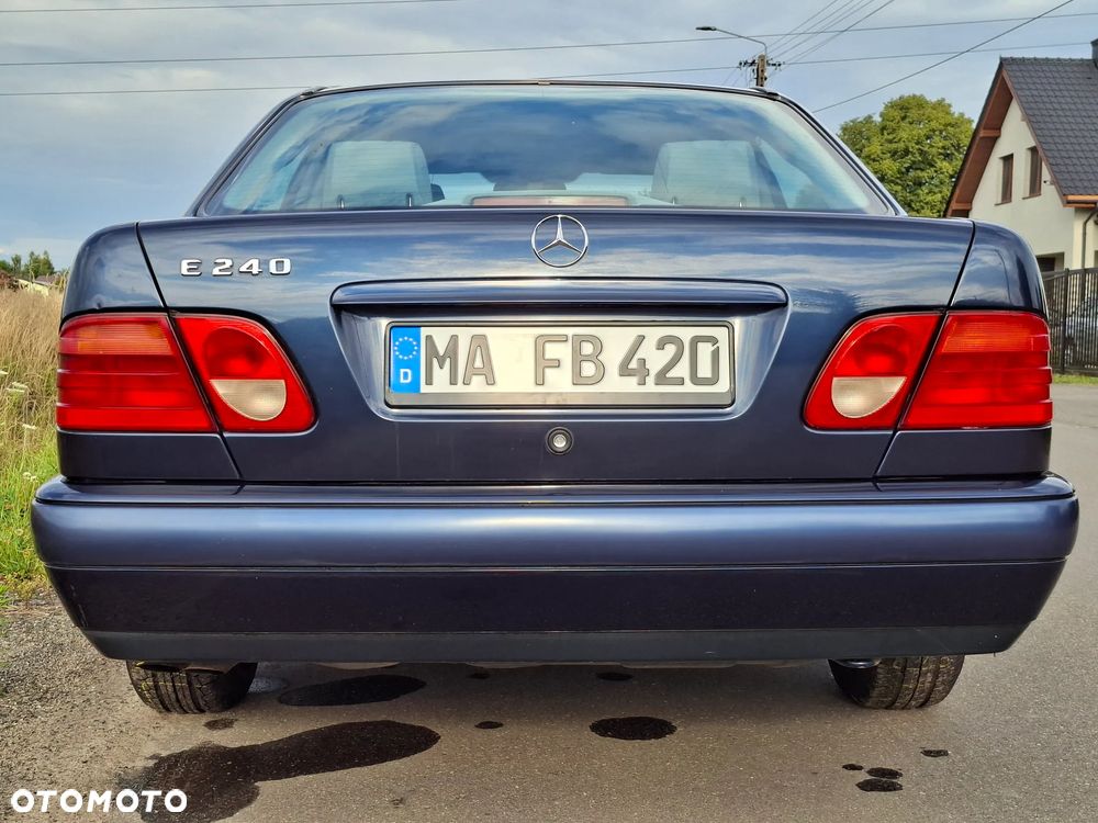 Mercedes-Benz Klasa E 240 Classic - 24