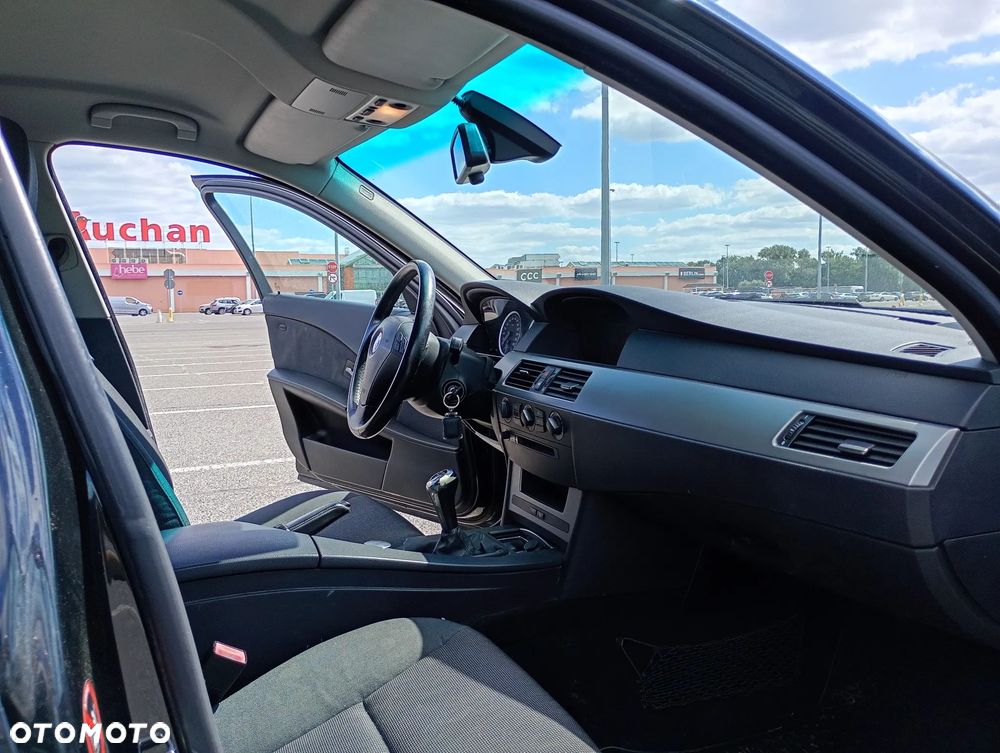 BMW Seria 5 523i - 11
