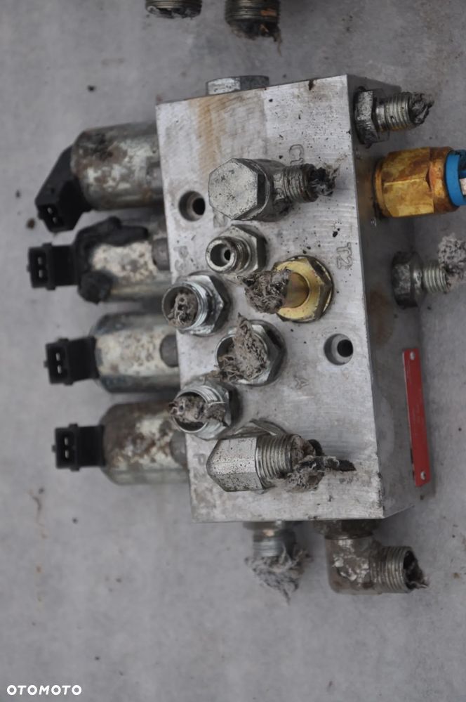 Rozdzielacz cewka elektrozawór blok hydrauliczny Merlo 55.9 - 3