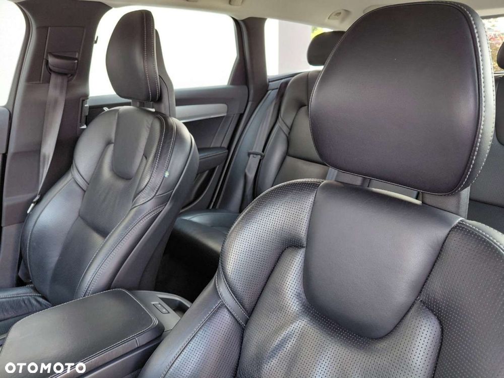 Volvo V90 Cross Country - 12