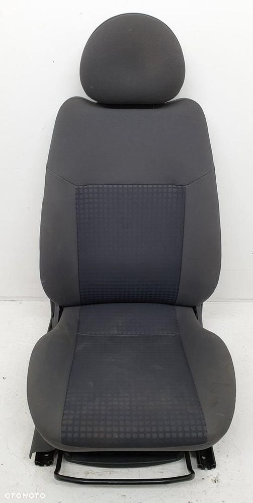 FOTEL PRAWY PRZÓD PASAŻERA OPEL CORSA C 5D LIFT EUROPA - 1