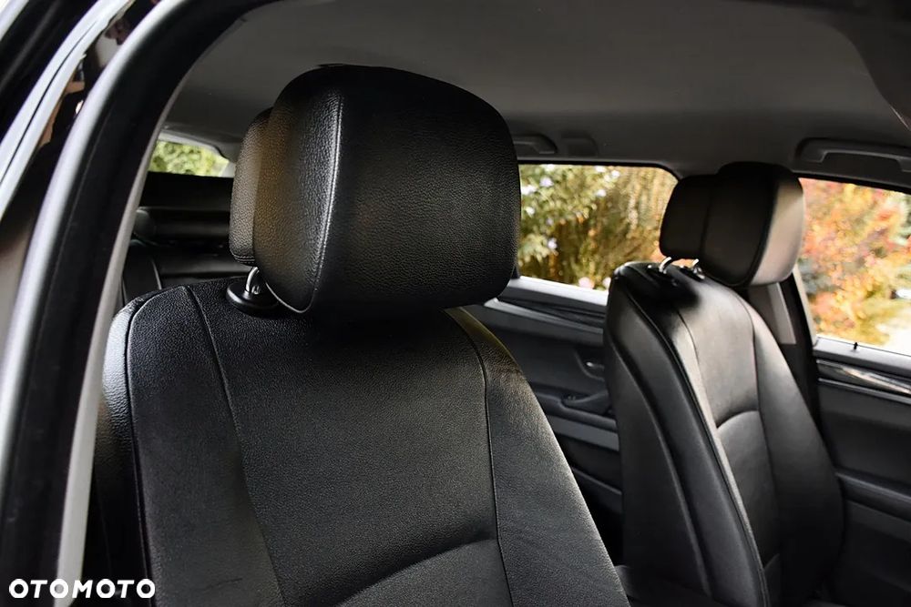 BMW Seria 5 530d xDrive Touring Luxury Line - 36