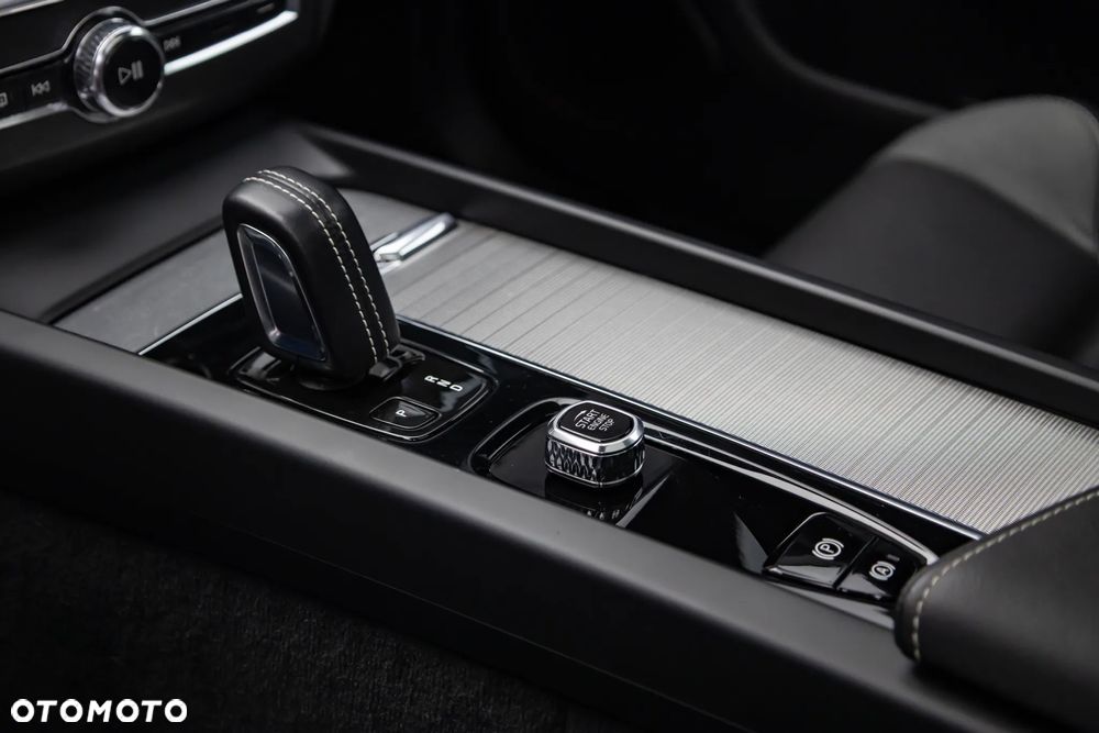 Volvo XC 60 T8 Plug-In Hybrid AWD R-Design - 13