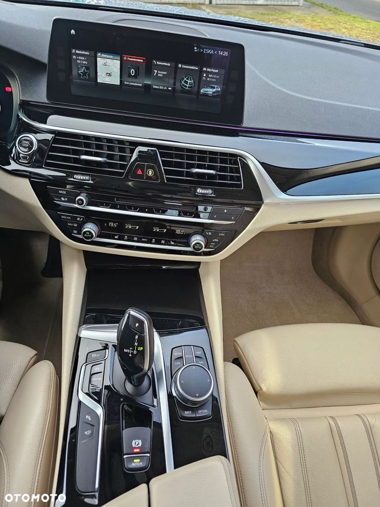 BMW Seria 5 520d xDrive Sport Line sport - 12