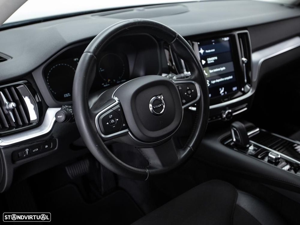 Volvo V60 2.0 T8 AWD TE Momentum Plus - 20