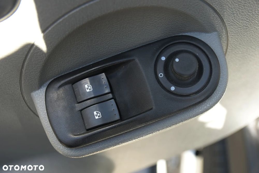 Nissan INTERSTAR 2.5 dci 120KM * Z Belgii * 194 000 km * KLIMA * SUPER STAN! - 26