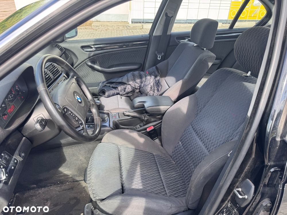 BMW Seria 3 323i - 10