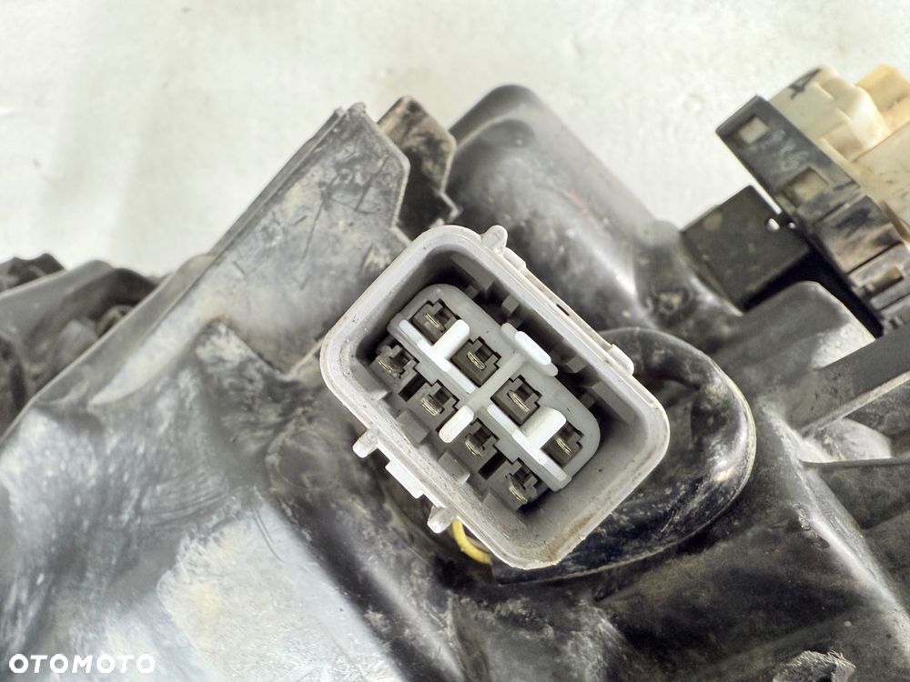 Reflektor lampa Przód strona prawa Toyota Hilux VIII 8 LIFT 1EJ-923368-040A - 7