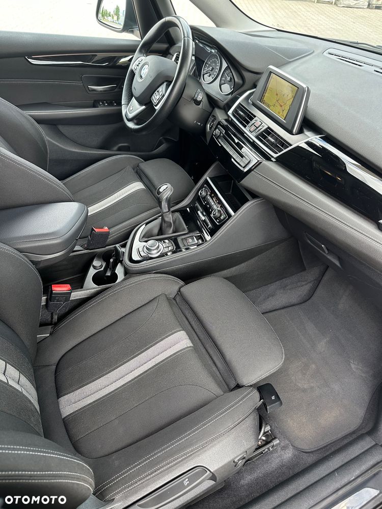 BMW Seria 2 218d - 7