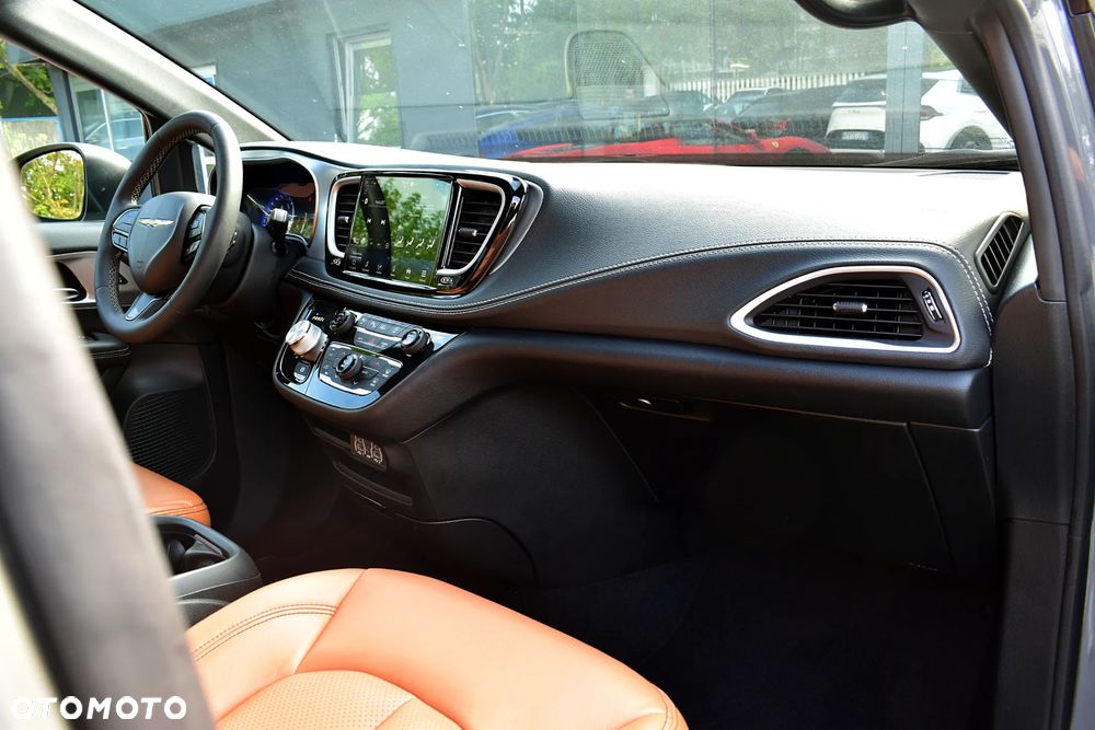 Chrysler Pacifica - 10