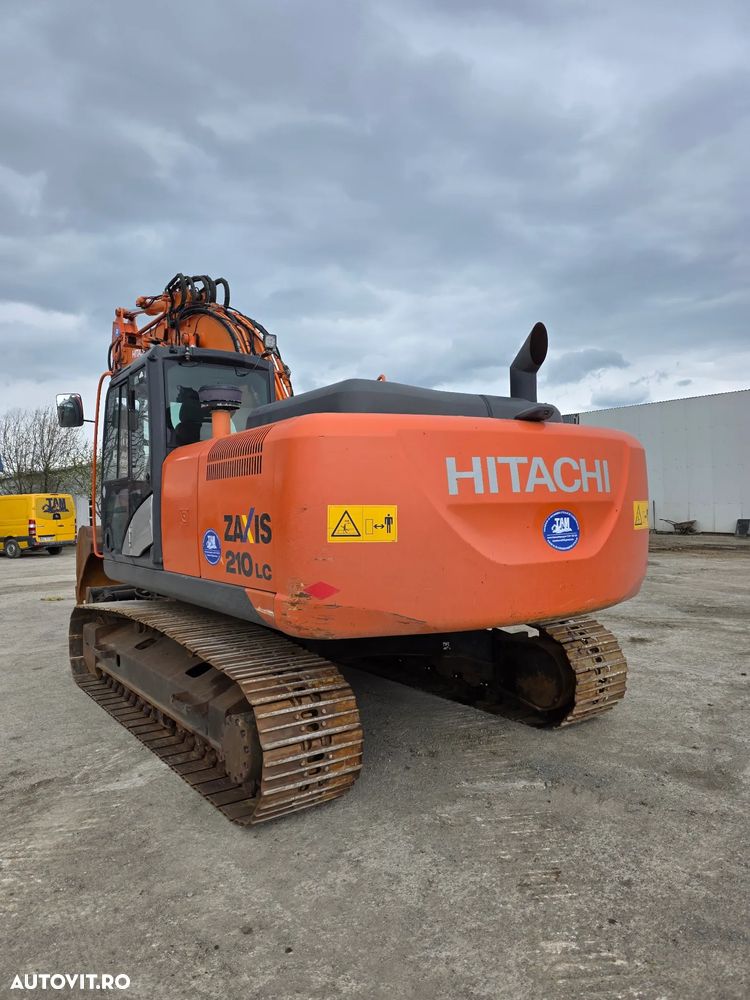 Hitachi ZX 210 LC excavator pe senile compact deporte. - 10