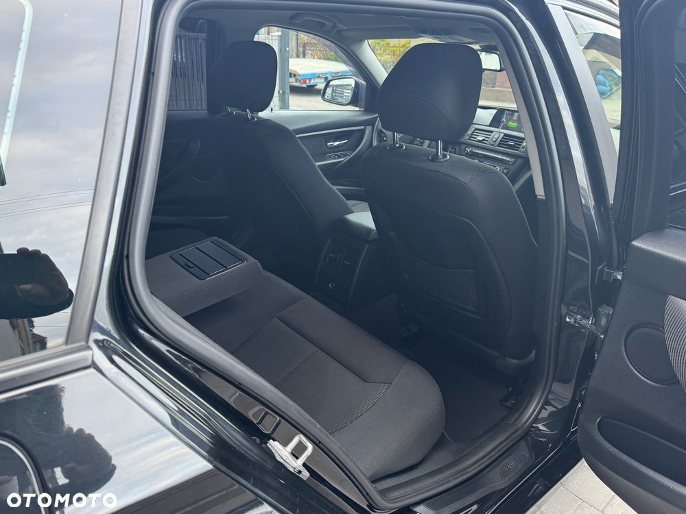 BMW Seria 3 318d - 10