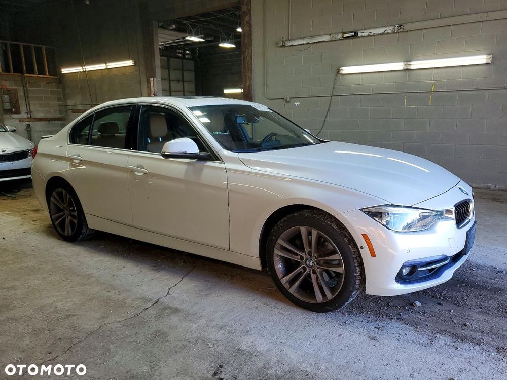BMW Seria 3 330i xDrive - 5