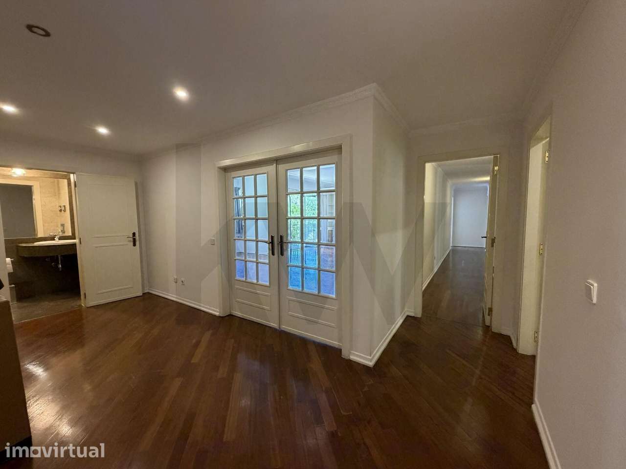 Arrendamento Apartamento T4 com piscina e garagem em Carnaxide - Grande imagem: 4/23
