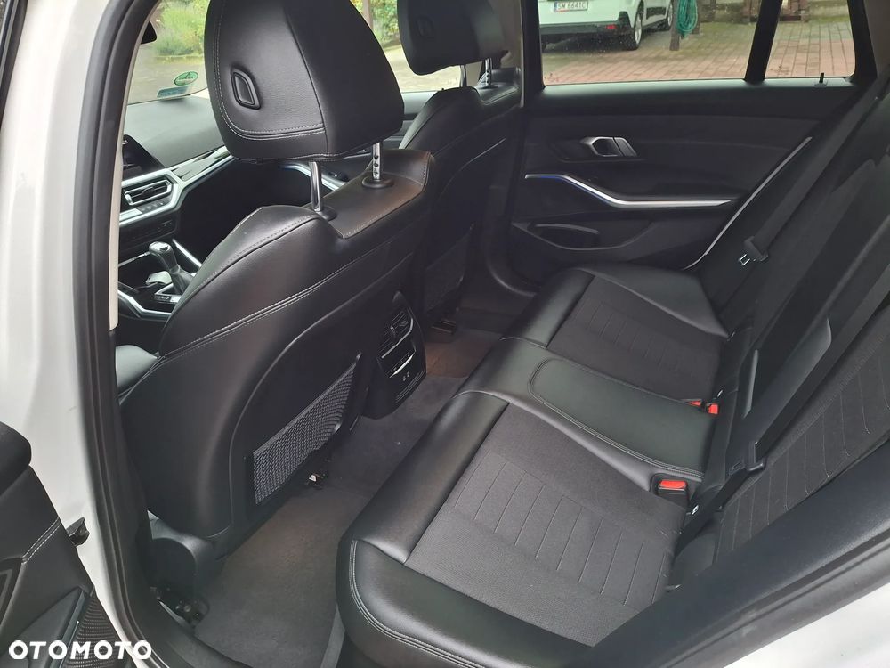 BMW Seria 3 318i Sport Line - 22
