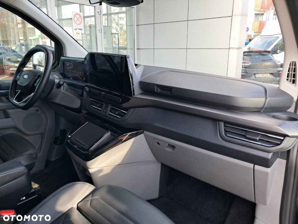 Ford Tourneo Custom - 14