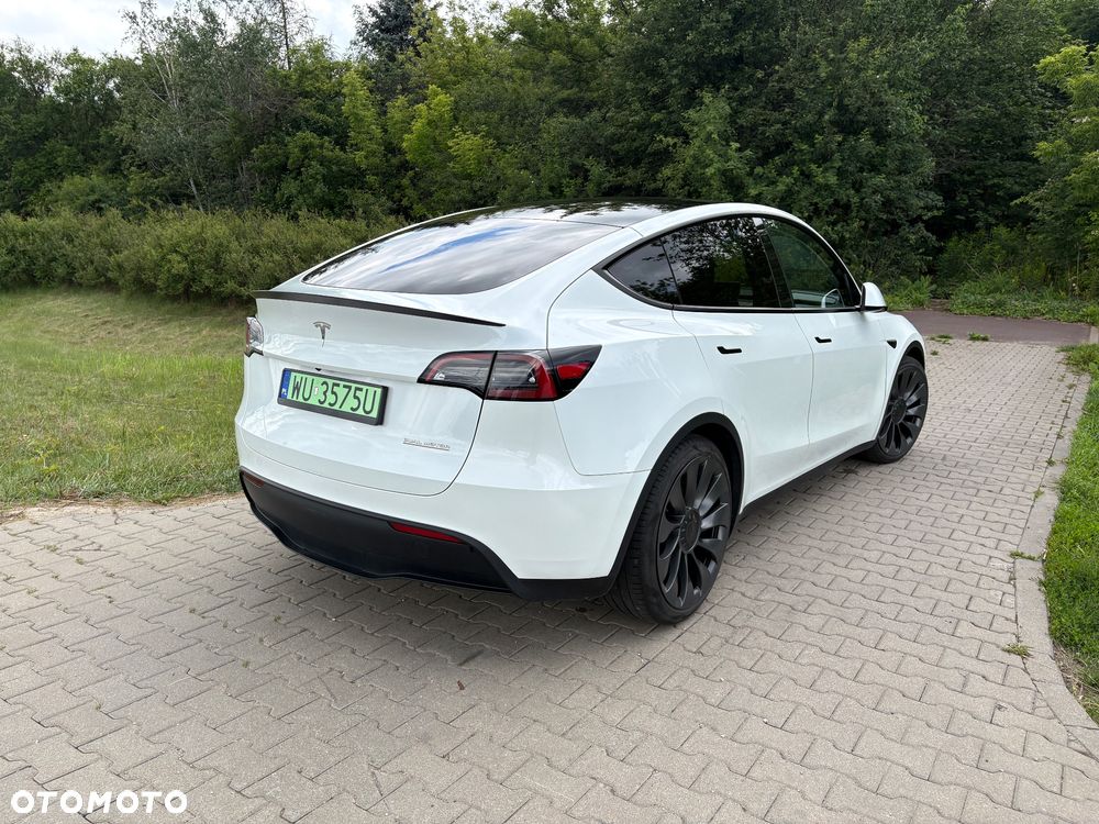 Tesla Model Y Performance AWD - 8