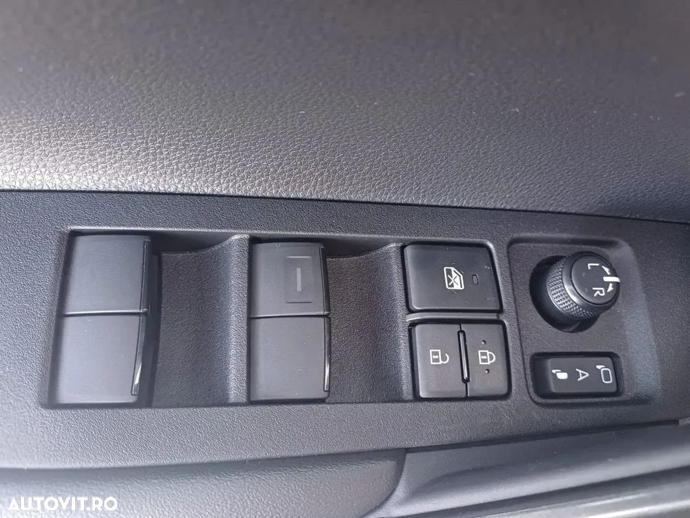 Toyota Corolla Cross - 13