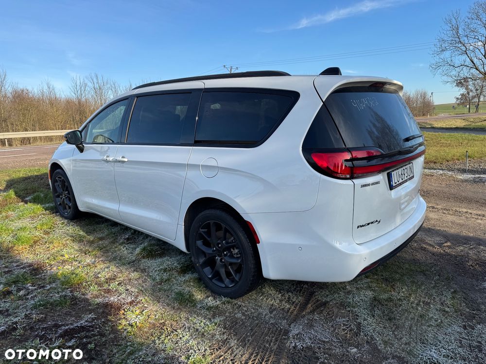 Chrysler Pacifica - 8