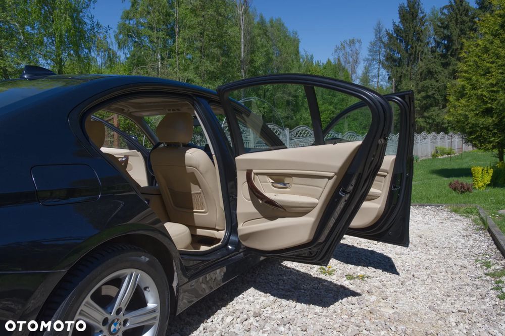 BMW Seria 3 328i - 2