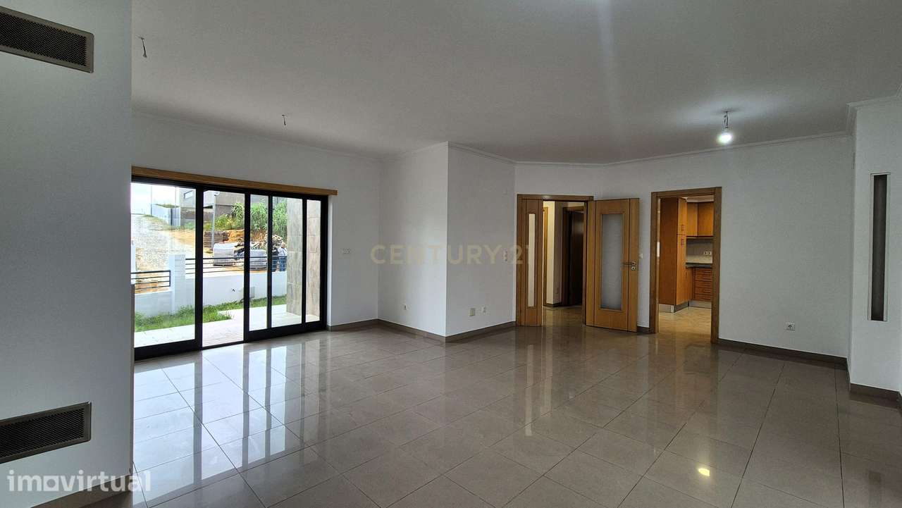 Moradia Isolada T5 de Arquitetura Moderna com Garagem – Quinta da Alem - Grande imagem: 5/25
