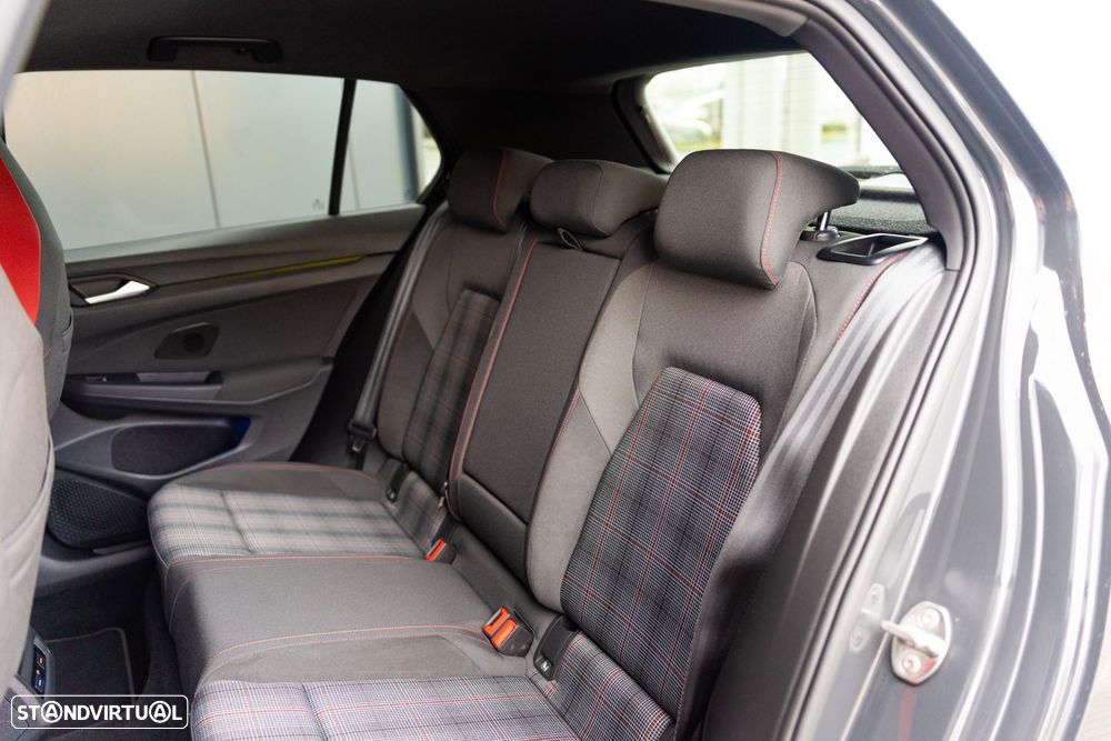 VW Golf 2.0 TSI GTI DSG - 33