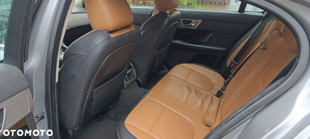 Jaguar XF 3.0 V6 D Luxury - 18
