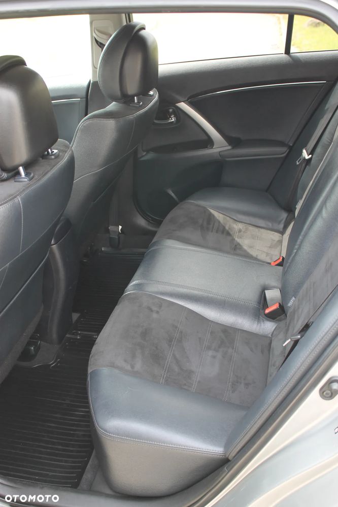 Toyota Avensis 1.8 Premium - 14