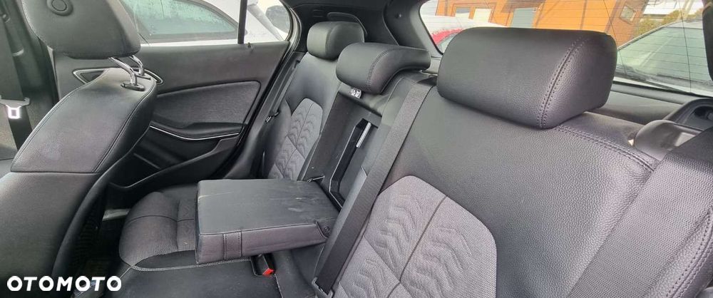 Mercedes-Benz GLA - 9