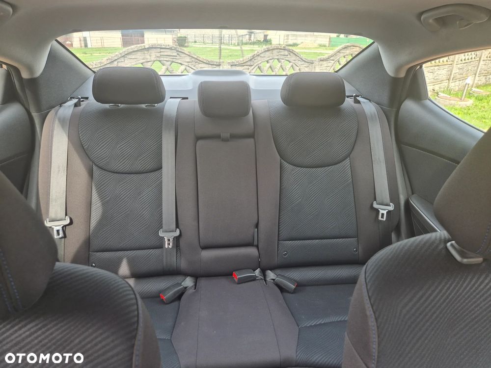 Hyundai Elantra 1.6 Comfort - 16